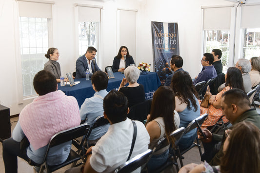 Presentación del libro Liderazgo Utópico, de Félix Pichardo Meuly, en el Espacio Cultural Nelson Mandela de la Alcaldía Miguel Hidalgo.